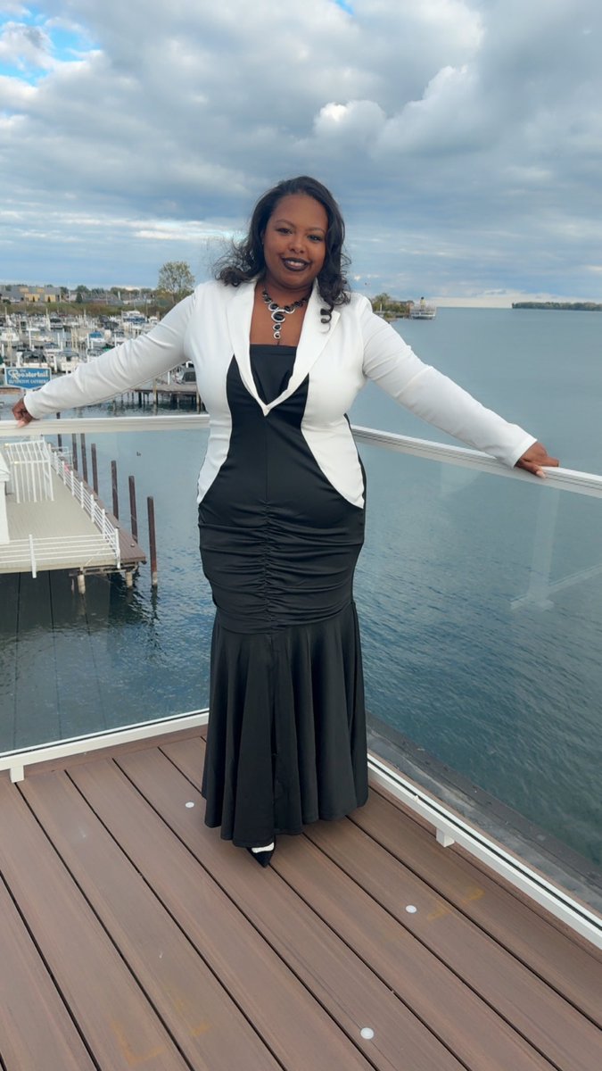KicksNfitteds26's tweet image. It ain’t always sneakers and fitteds. Every now and then I dress well and clean up nice. Just complementing my date #Gala
