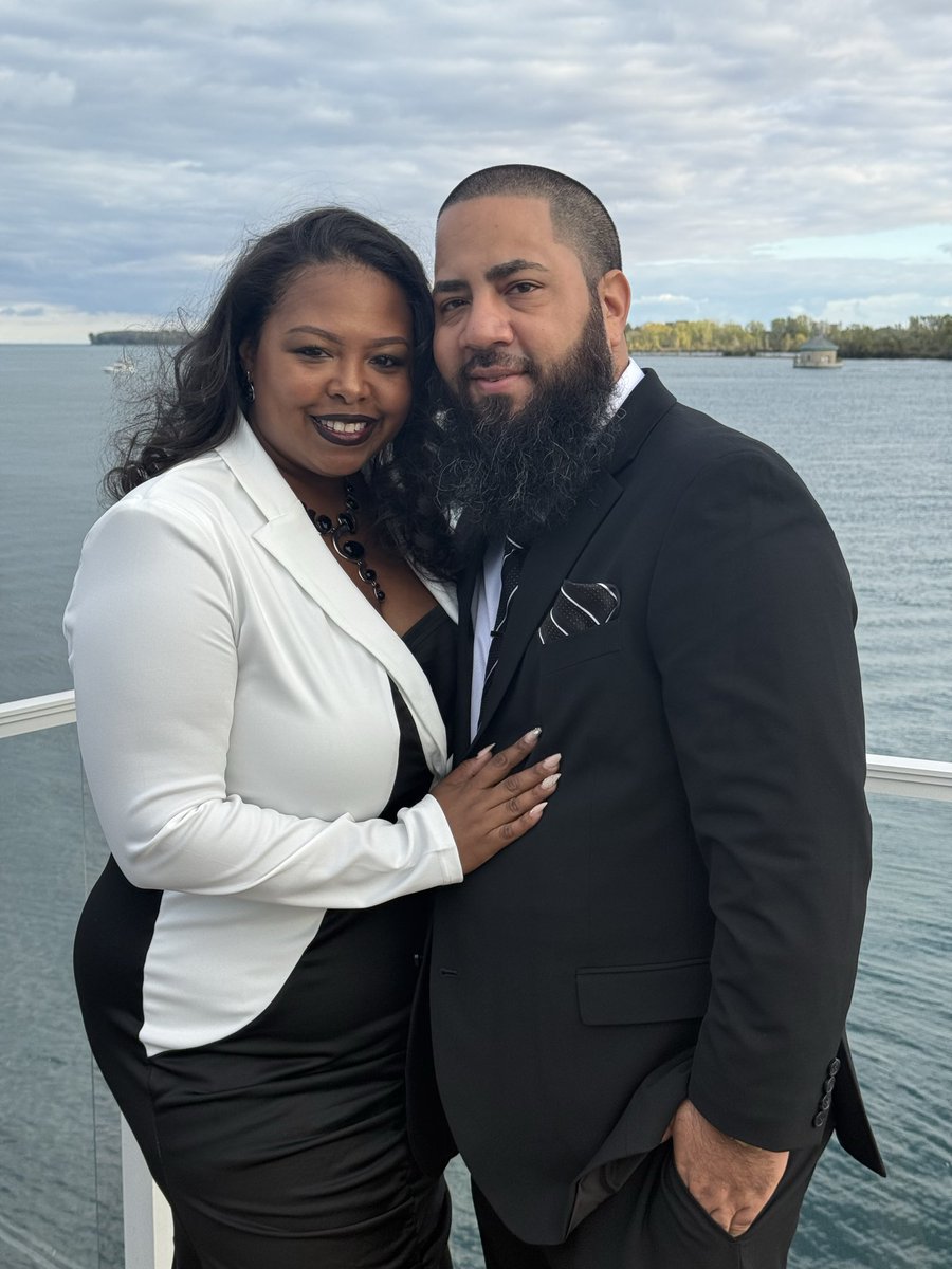 KicksNfitteds26's tweet image. It ain’t always sneakers and fitteds. Every now and then I dress well and clean up nice. Just complementing my date #Gala