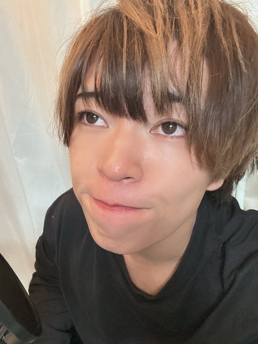 ntk5pipipi's tweet image. おはようございます☀️
5時半に起きれました!
でも全く無意味な早起きとなりました!
悔しい!
前髪置いて2度寝してきます😴
しかし、お腹がすいてしまった…
かぼちゃ食べます…🎃