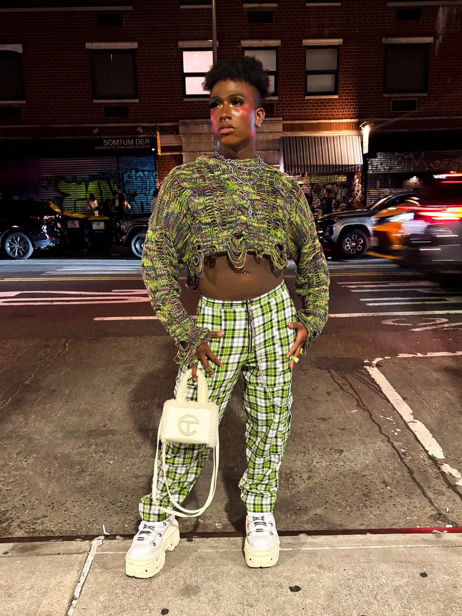 LIQUORICEBlTCH's tweet image. I’m not beating the “earth signs love green” allegations, by why would I? 💚