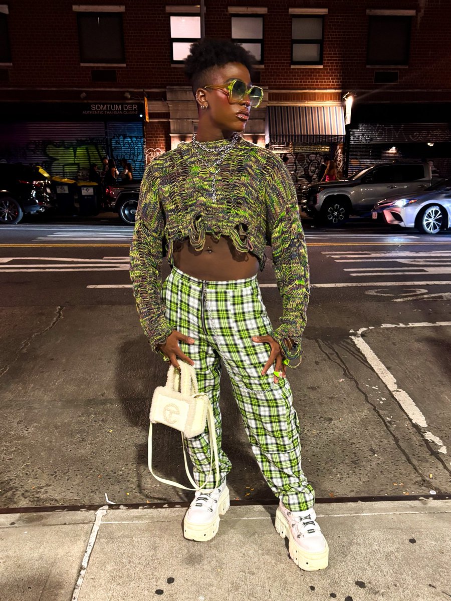 LIQUORICEBlTCH's tweet image. I’m not beating the “earth signs love green” allegations, by why would I? 💚