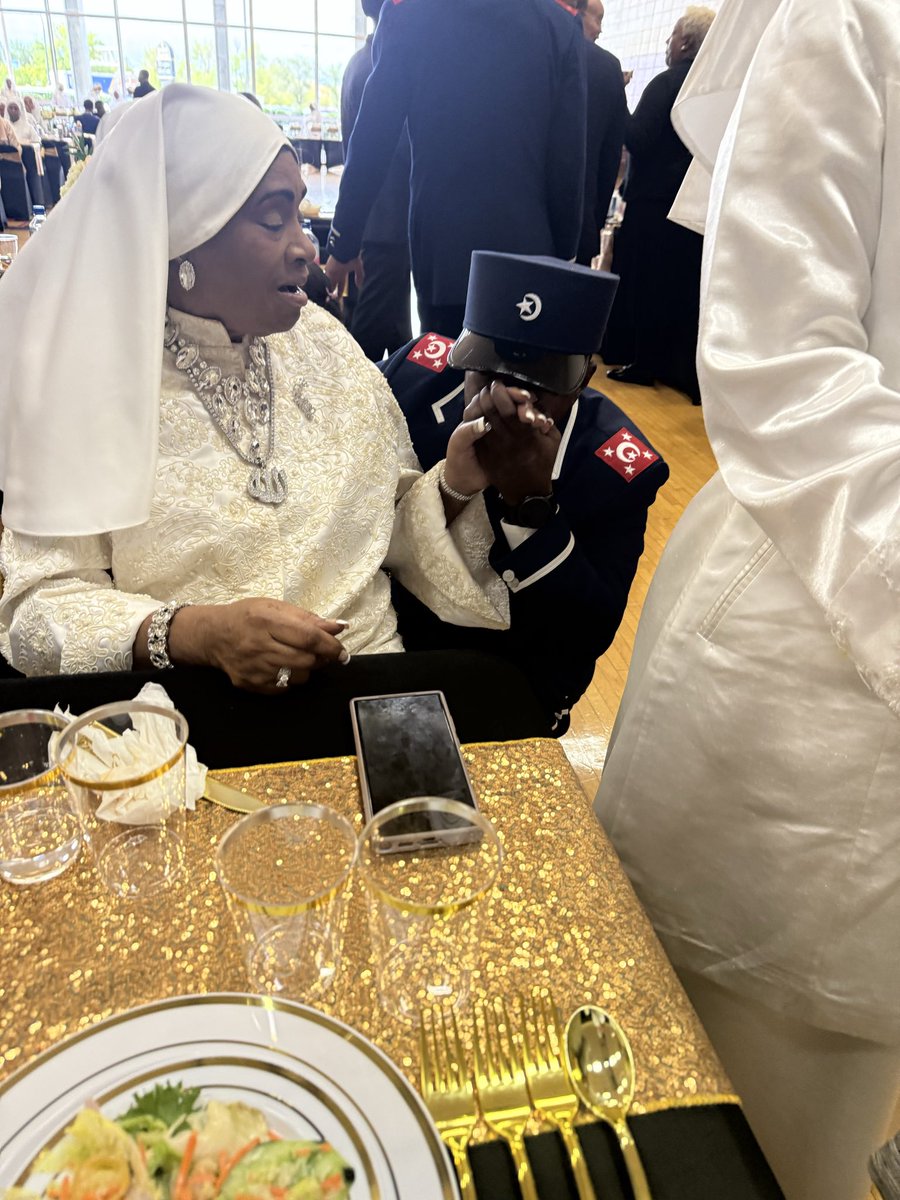 fontainedeon's tweet image. Peace. A Beautiful Moment With Mother Ola Muhammad. 2day was a most glorious day
Our Mother blessed me 2 share these photos with her & she told me how much she loved me & how she’s been watching me & my work 4 yrs
I was humbled & surprised 2 b on her mind & n her heart & APDTA