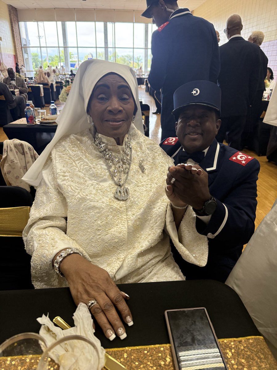 fontainedeon's tweet image. Peace. A Beautiful Moment With Mother Ola Muhammad. 2day was a most glorious day
Our Mother blessed me 2 share these photos with her & she told me how much she loved me & how she’s been watching me & my work 4 yrs
I was humbled & surprised 2 b on her mind & n her heart & APDTA