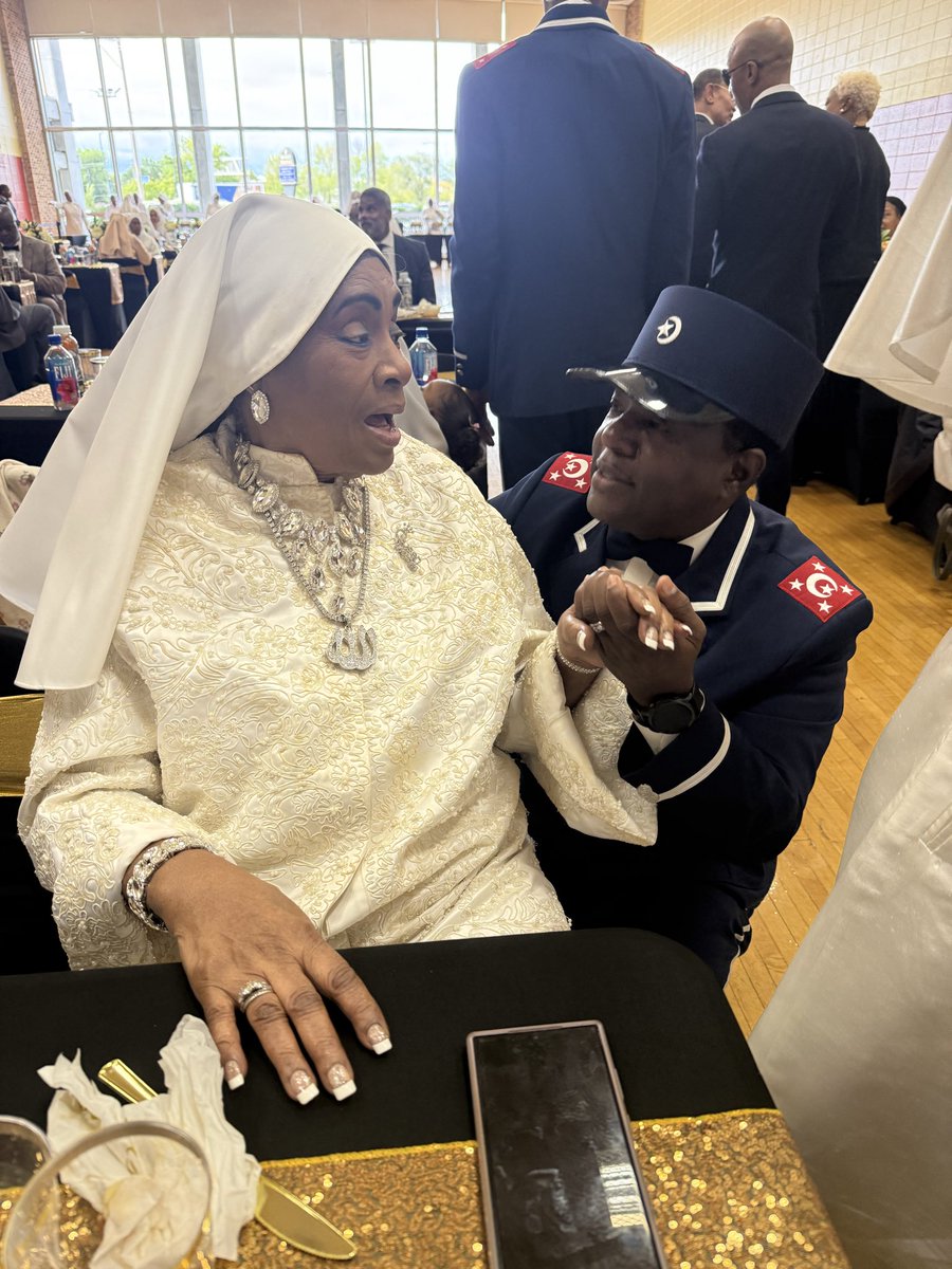 fontainedeon's tweet image. Peace. A Beautiful Moment With Mother Ola Muhammad. 2day was a most glorious day
Our Mother blessed me 2 share these photos with her & she told me how much she loved me & how she’s been watching me & my work 4 yrs
I was humbled & surprised 2 b on her mind & n her heart & APDTA