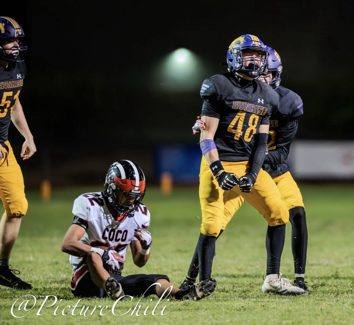 College coaches this sophomore is special! A GPA that will allow him to play anywhere and a high football IQ. 13 tackles, 7.5 TFL, 2 sacks in last nights 40-0 win at Willow Canyon! #48 MLB Preston Carney…remember the name his film doesn’t lie! <a href="/SunriseMtFB/">Sunrise Mountain Football</a> 
📸 <a href="/picturechili/">Gabriel Huerta</a>