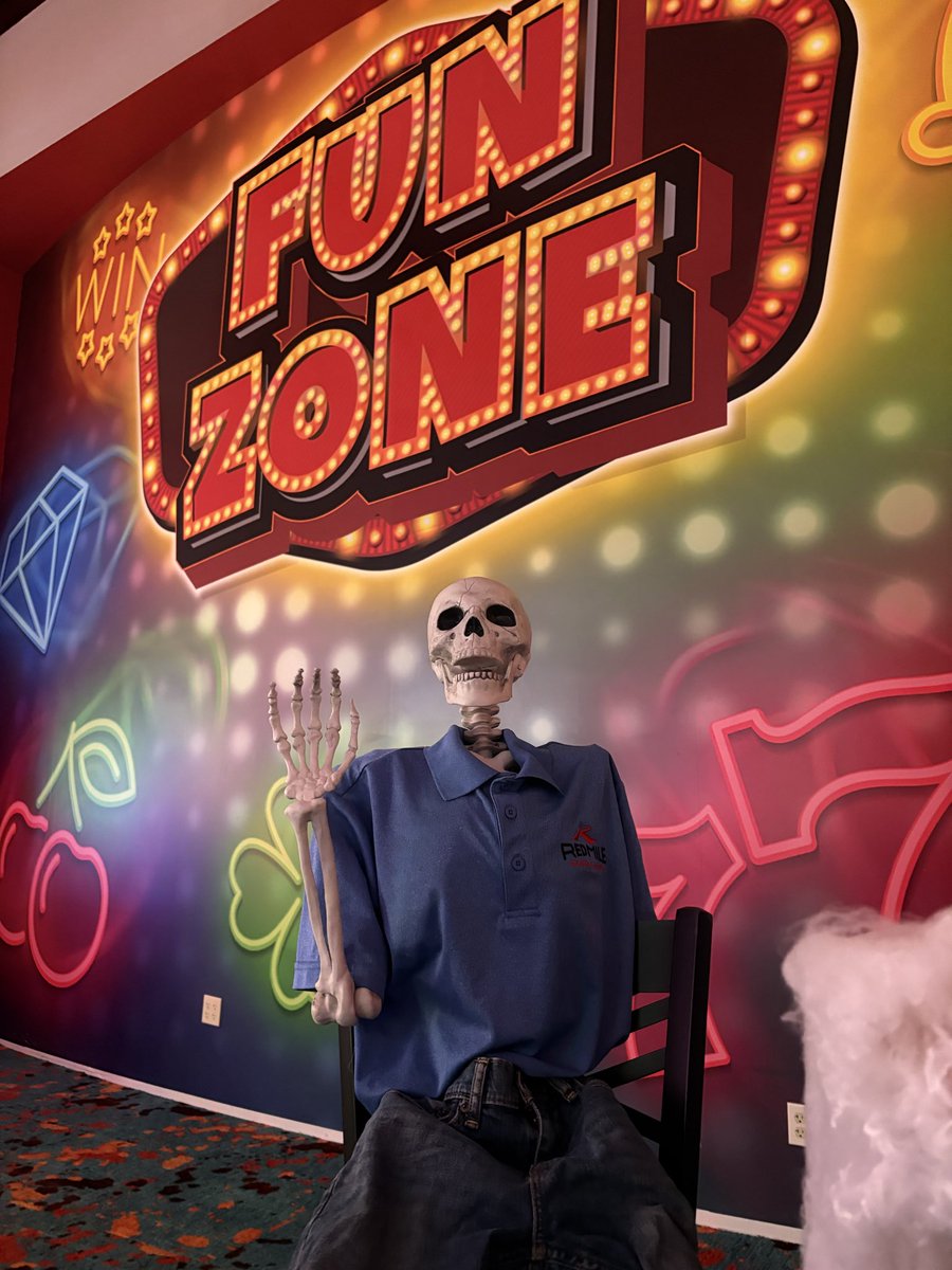 RedMileKY's tweet image. Meet Randy, the Red Mile skeleton! He’s hanging out in the Fun Zone this Halloween season spreading spooky luck 👻

Come join the fun and don’t miss our $8,000 Wicked Winnings promotion and the Grave Rave on Oct. 31st! 🎃🕺

#RedMile #FunZone #spooky