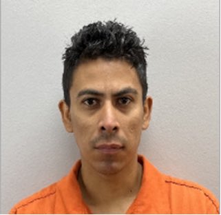Marmi4U's tweet image. Virginia Beach Court sentenced 35 year old undocumented Salvadoran national Ricardo Lionel Mejia to 30 years for repeatedly ra*ing an 11 yo girl in the home where he was hired to renovate her family&apos;s bathroom source 
@ICEgov .