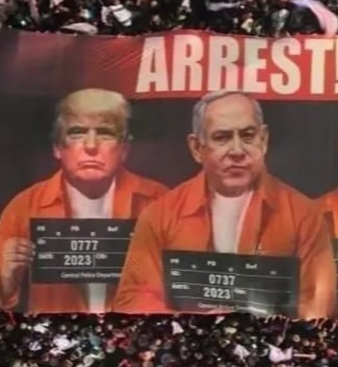 DrEliDavid's tweet image. The same people booing PM Netanyahu tonight were the ones holding these banners just before the US elections 👇