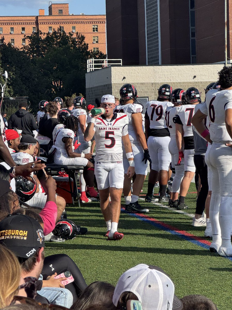 WehnerJoan's tweet image. First collegiate touchdown for @PaytonWehner 🙌🏈 @RedFlashFB @SFUathletics @PCC_FOOTBALL ♥️ #winner #qb #receiver #athlete @DuqAlumni Trust God’s plan