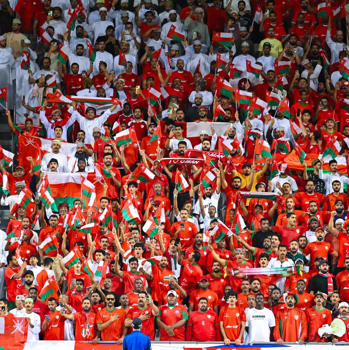 oman_league's tweet image. الجماهير العُمانية الوفية دائماً .. شكراً على تواجدكم ووفاءكم الدائم اللامحدود 🇴🇲 
#عمان_الإمارات 
#تصفيات_آسيا_لكأس_العالم2026 
#كلنا_معك