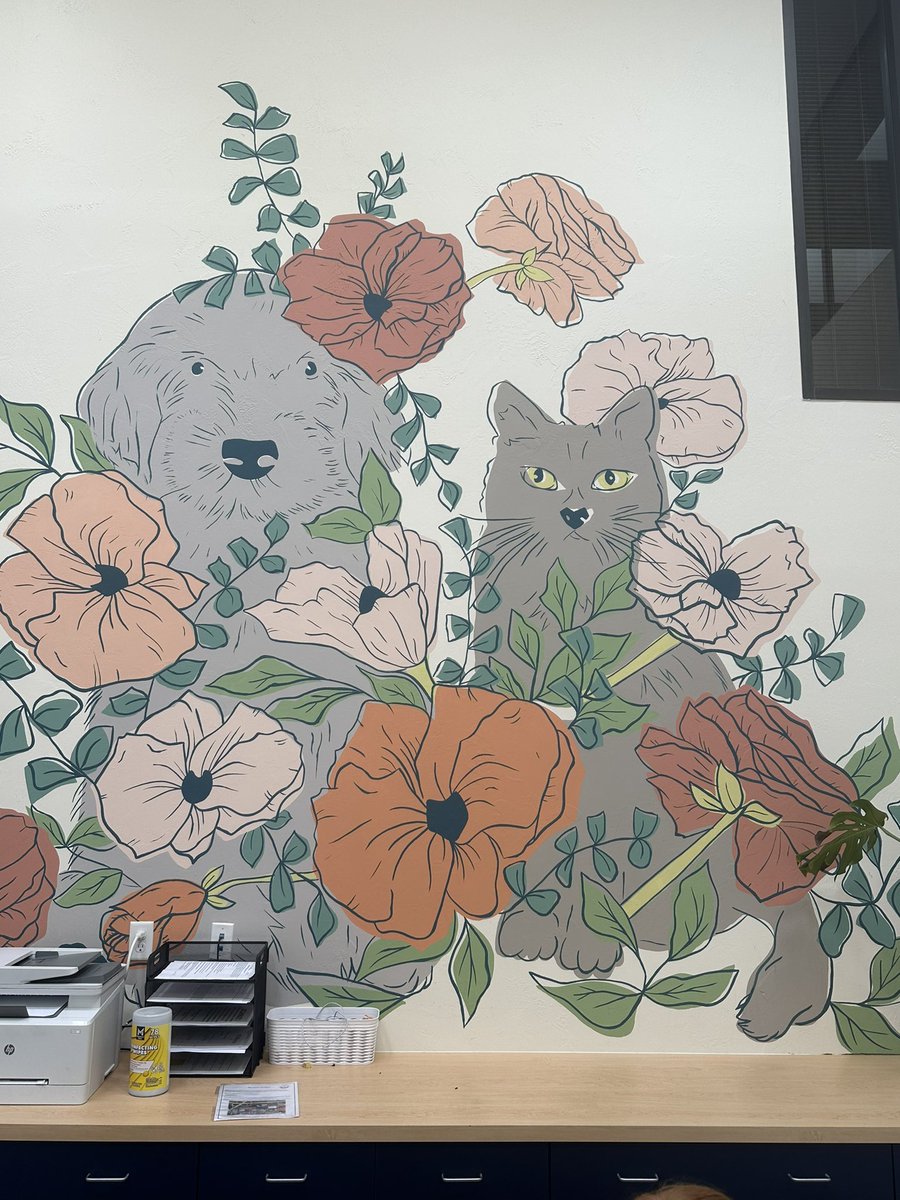AmyEchos's tweet image. Did not have going to urgent care for my dog for the OU/texas game but was glad to see a mural by local artists Yo Bro. 

Beat Texas!!