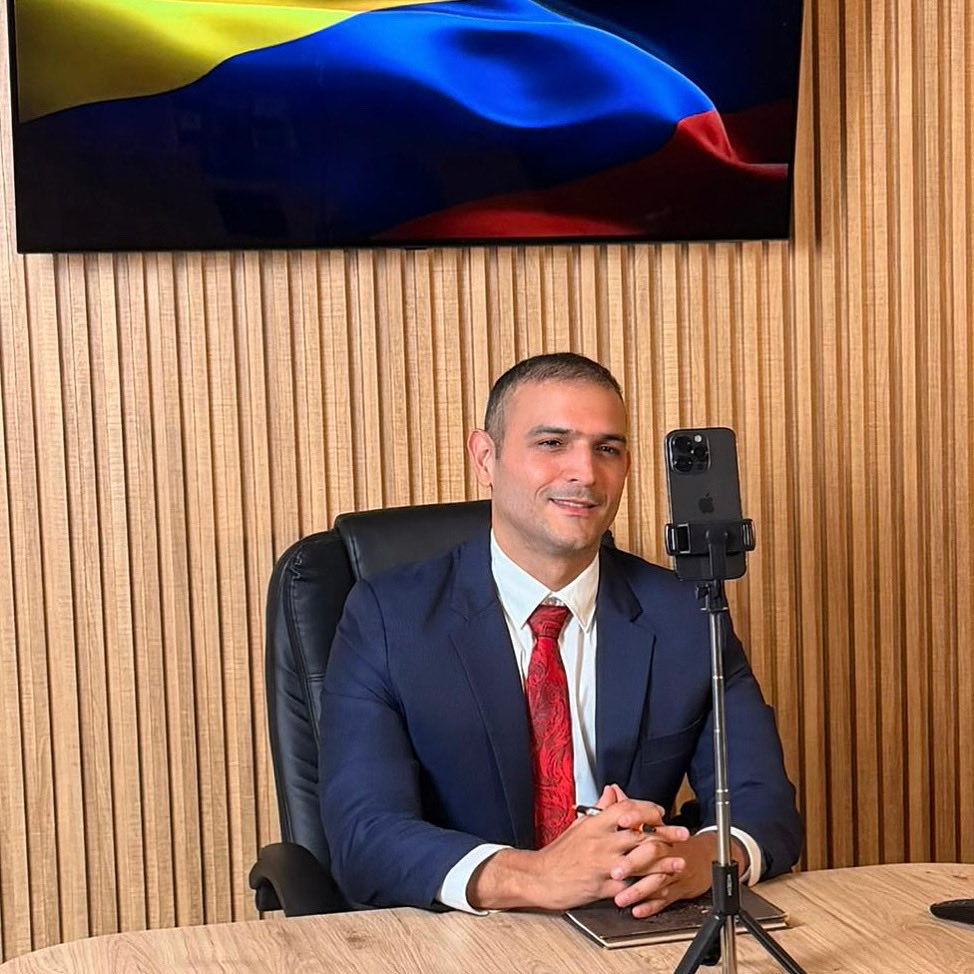 jarizabaletaf's tweet photo. Escribí una carta dirigida a Marco Rubio en nombre de todos los colombianos, para que se investigue formalmente a Petro como presunto vocero del cártel de los soles. 

La forma de firmar, es compartir el video.

¿Quienes están firmes? https://t.co/a2CfUVBEjV
