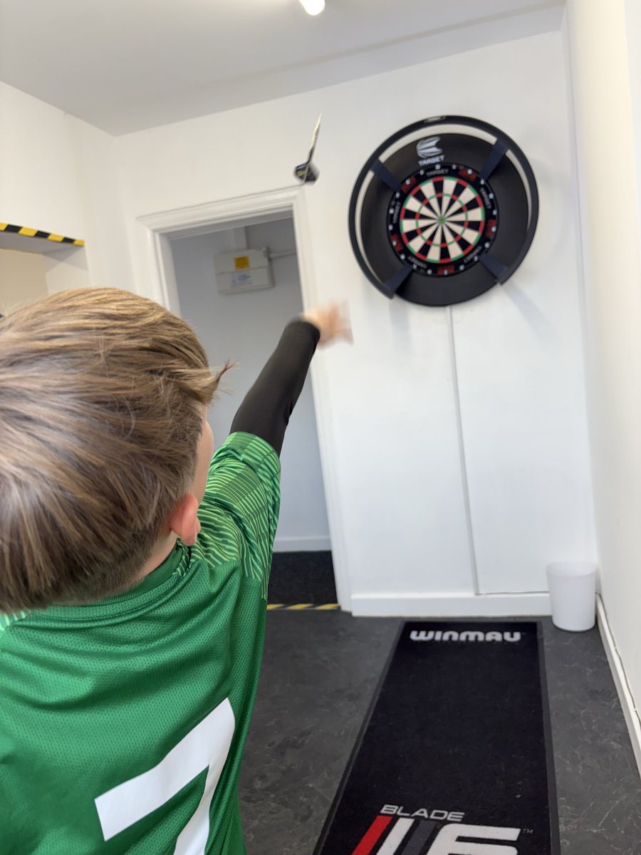 Ted had the honour of playing <a href="/IanDiamondWhite/">Ian White</a> today… 
Thanks Ian and nextgen darts for the opportunity and experience…. 
P.s superted won 🐻