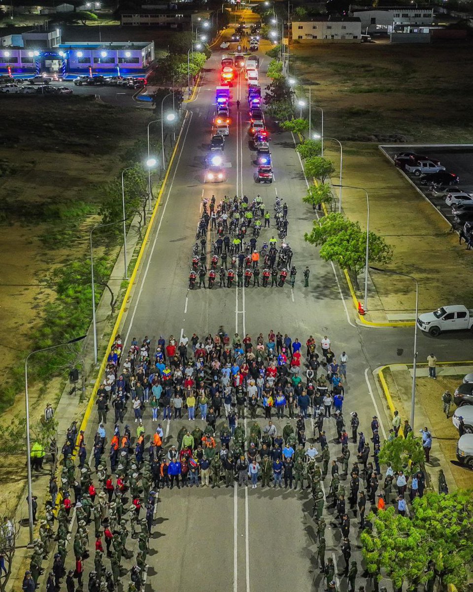noguera25696's tweet image. 🇻🇪🧵1/ La activación fase por fase y territorio por territorio de las ZODI y ODDI es una muestra clara de la fusión cívico-militar-policial: la columna vertebral de nuestra defensa integral
Hoy, Venezuela se moviliza con conciencia, disciplina y unión.   #PRELEMI…