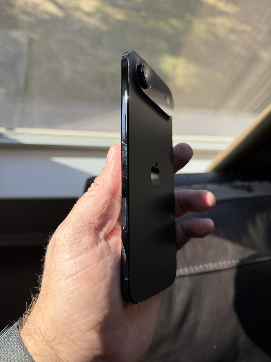 mattythetechy1's tweet image. Oh baby…the black AIR…😮‍💨