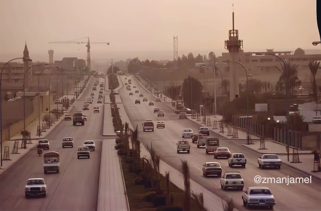 الرياض سنة ١٤٠٠هـ، ١٩٨٠م
عرفتم الشارع؟
#صور_قديمة_لزمن_جميل