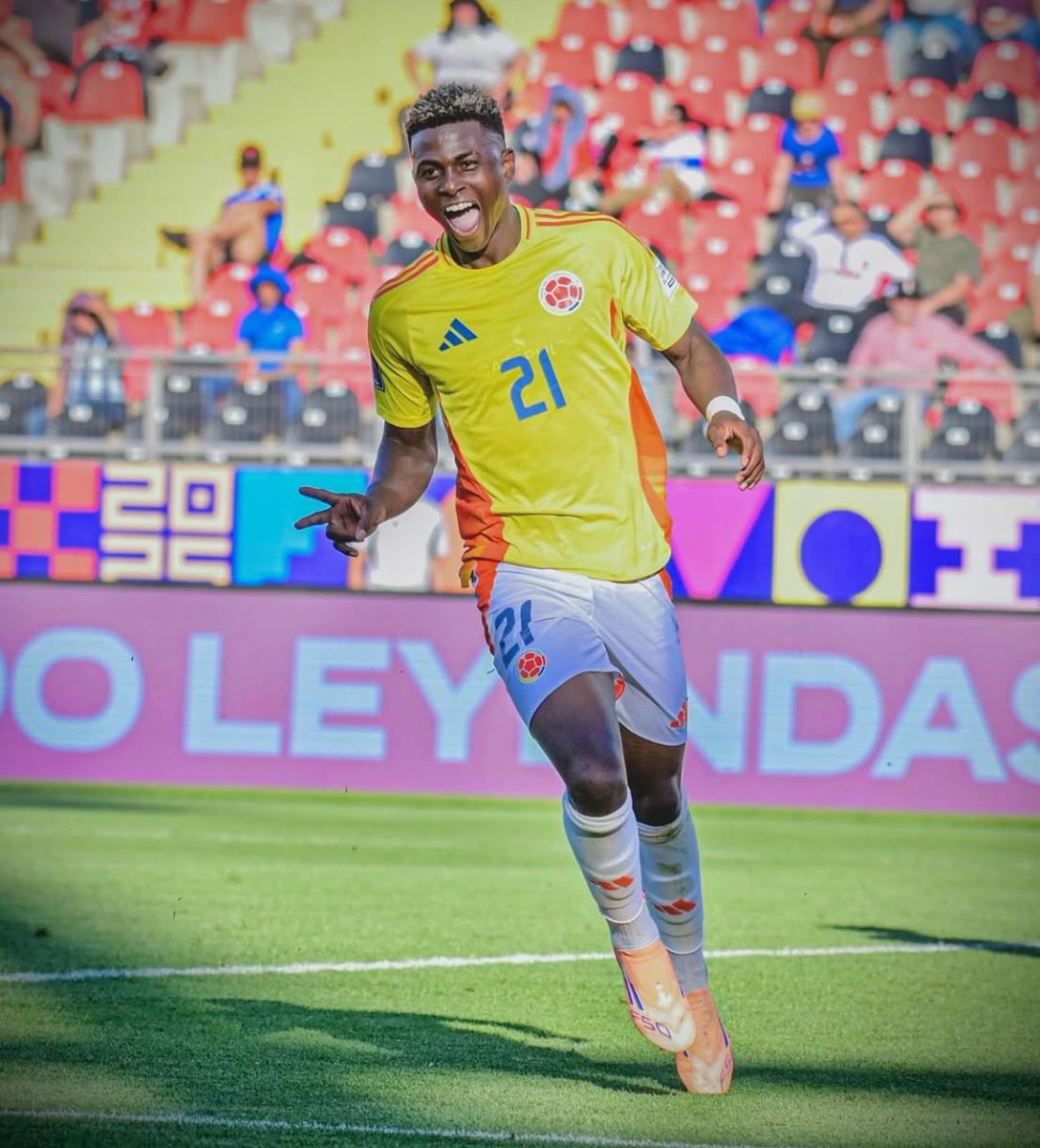 olheirosudaca's tweet image. 🇨🇴 Neiser Villarreal é um caso seríssimo.

Nesse Mundial sub20 são
🏟️ 5 jogos 
⚽️ 4 gols 
🅰️ 1 assistência 

Aos 20 anos, é um atacante com capacidade de ruptura e finalização com pouco espaço, perfil de grandes clubes europeu.

Tem pré contrato assinado com o Cruzeiro 👀🦊