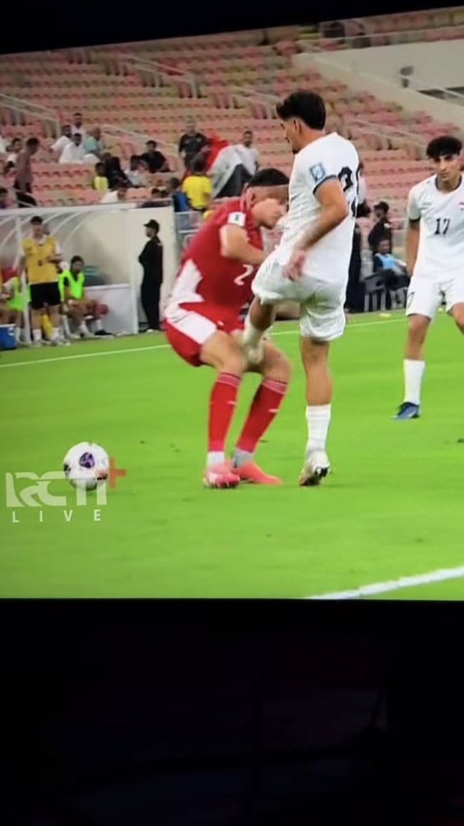 Halo wasit? halo VAR? emang si gaakan ngerubah apa apa, tapi ko banyak dirugikan ya indonesia wkwk
and the last, Kluivert Out!