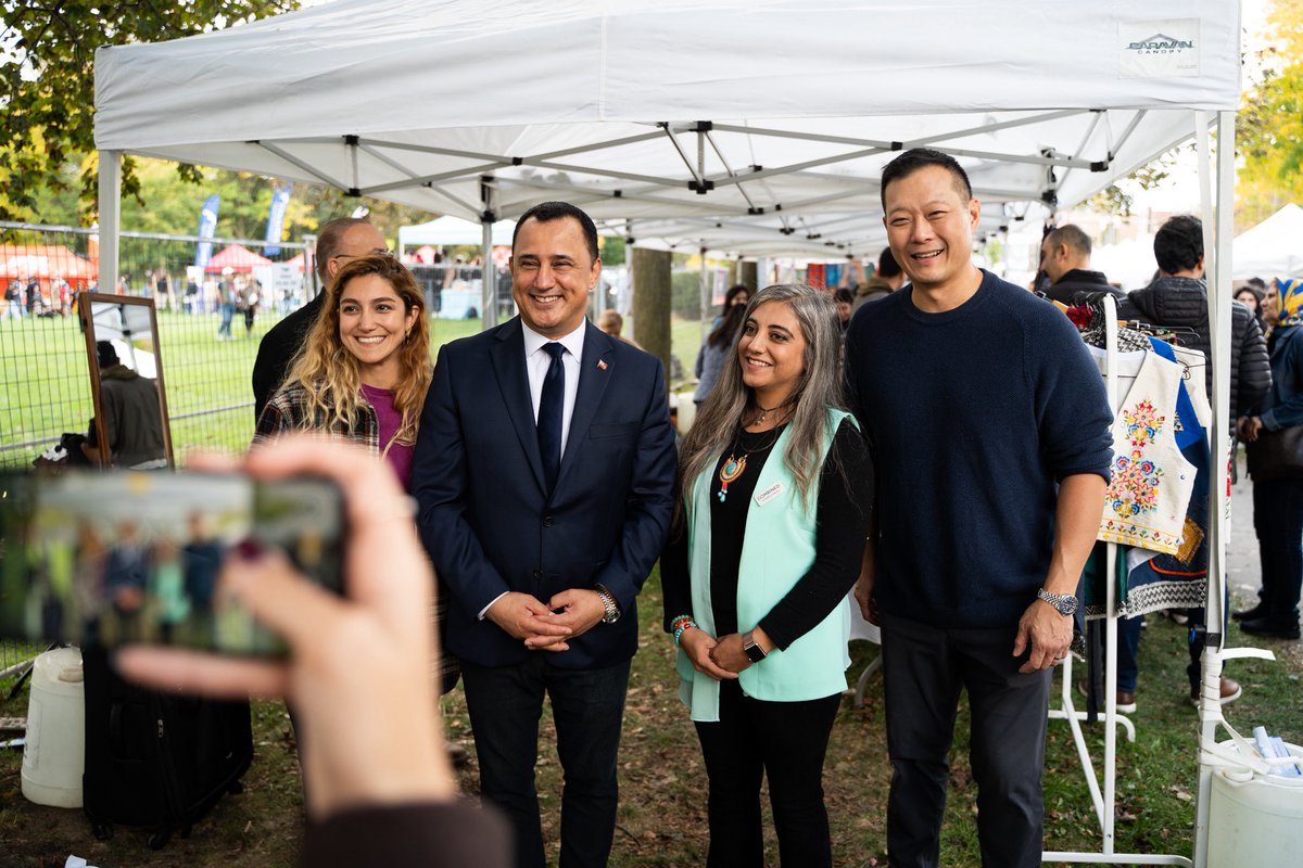 StanChoMPP's tweet image. Great time today in #Willowdale with Minister Parsa to recognize and celebrate Little Iran!

Grateful for the chance to celebrate Persian culture, the food, the local businesses and the community members who make our riding so vibrant.✨🙌