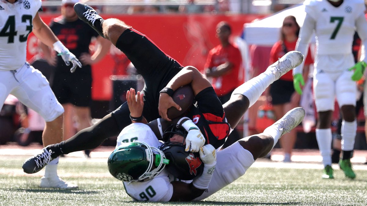 bearcatsports's tweet image. FB RECAP ||| NO. 18 NORTHWEST 49, CENTRAL MISSOURI 32

The No. 18-ranked @NWBearcat_FB team stayed perfect in MIAA play with a 49-32 road triumph over the University of Central Missouri Mules.

Northwest produced 501 total yards and 358 on the ground and Zechariah Owens accounted…