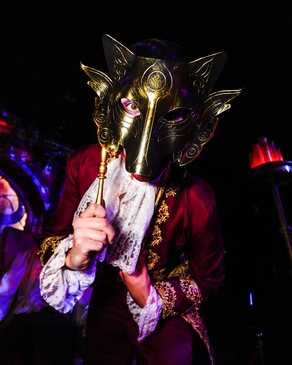 hide ur face so the world will never find u