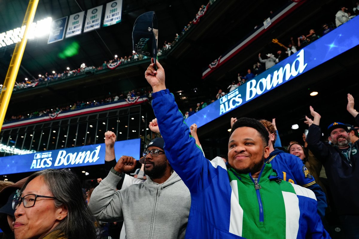 Mariners's tweet image. Loudest in the league ➡️ ALCS bound. #SeizeTheMoment
