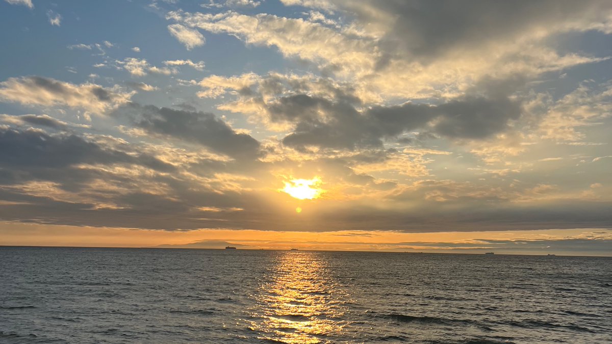 reveikan's tweet photo. 「報われない仕事」に意味を見出す──恩送りという視点

”仏教をきわめて仏になり、恩ある人をもたすけんと思う”
この言葉を紐解き、恩送りという視点から仕事の意味を見つめます。

https://t.co/YvCodPfgYP

#仏教 #働き方改革 #ウェルビーイング https://t.co/mfPn0bN71n