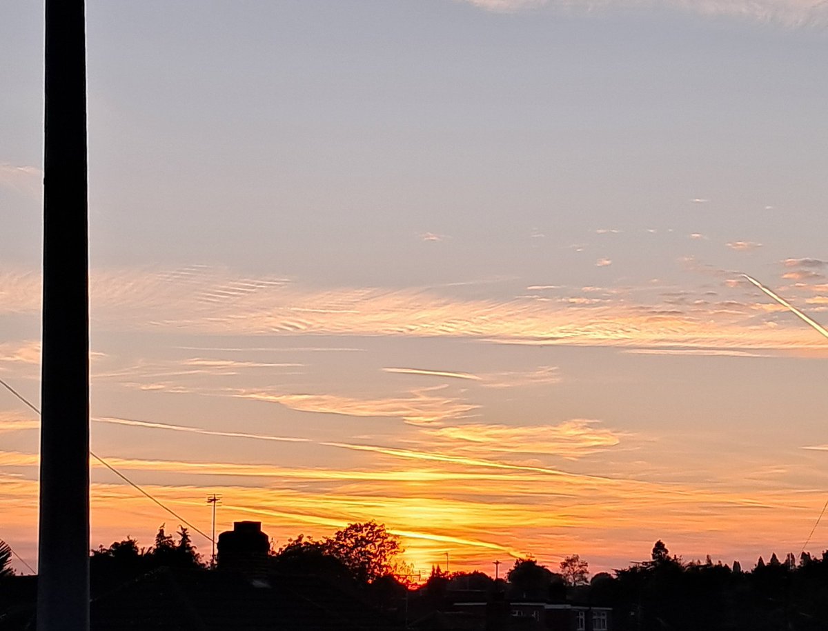 This evening's sunset. 😊
11th October 25