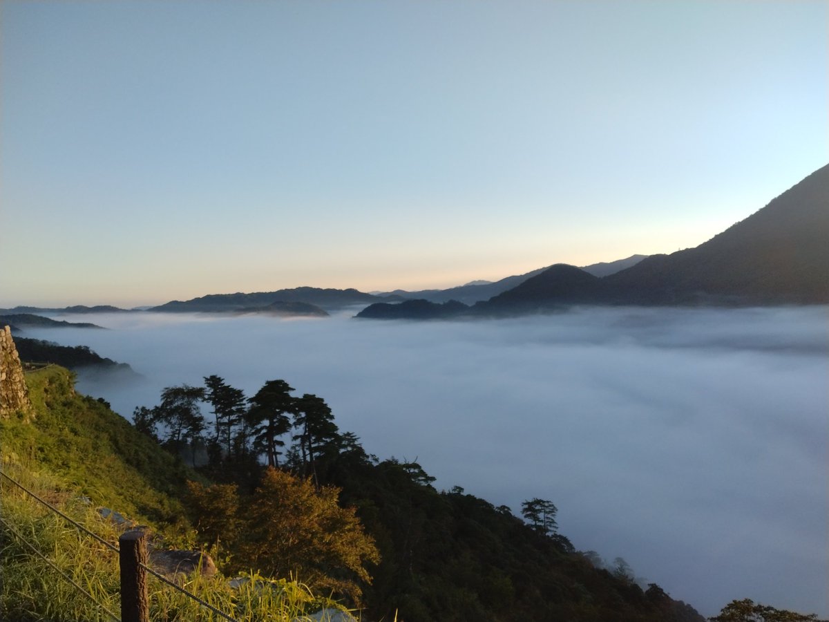 tsuwanok's tweet image. 今シーズン初めて雲海を見ることができました!
いよいよ秋到来です🥰
#雲海 #津和野 #津和野城 #三本松城 #津和野城跡 #日本100名城