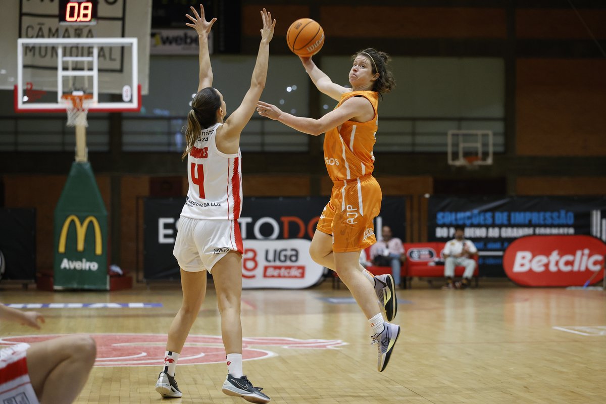 fpbasquetebol's tweet image. 🏀 Galitos FFonseca 61  -  68 Basquete Barcelos HMMotor
🏆 #LigaBetclicFeminina | Fase Regular - Jornada 2️⃣
📌 Pavilhão do Clube dos Galitos
⭐  (Rebecca Taylor pts, 7rb, 2ast, 2rb - 19val)
📊 tinyurl.com/43wbxp9w

#SomosBasquetebol