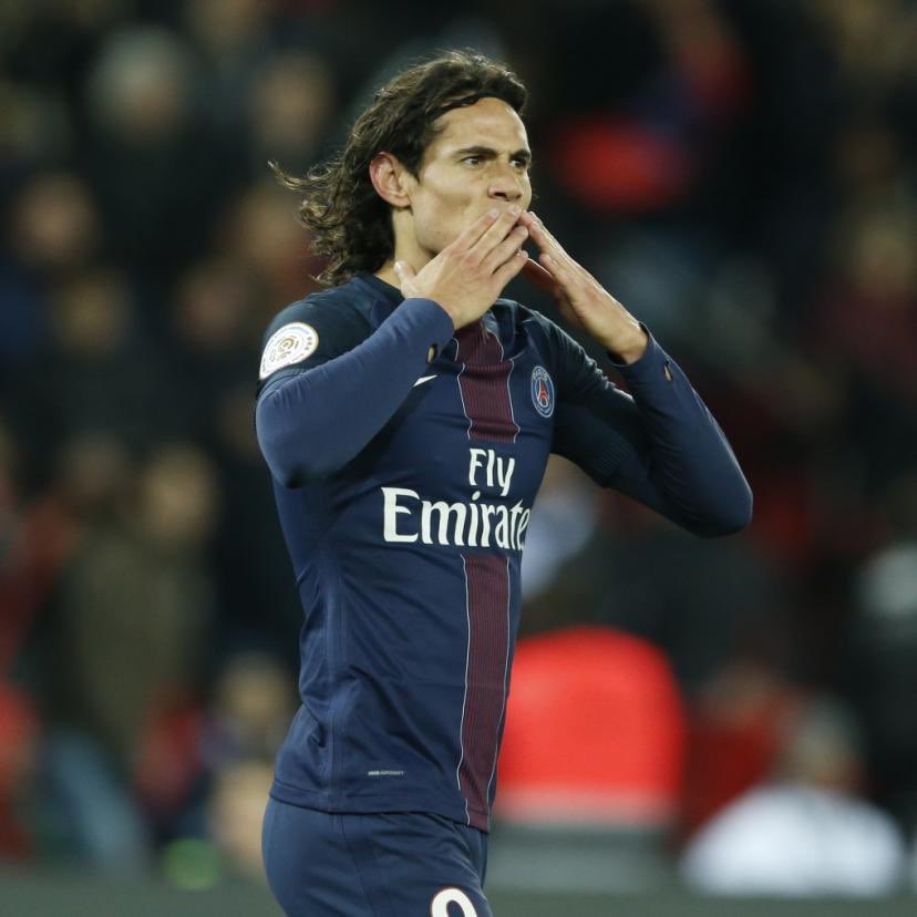 OmarPSG_'s tweet image. ادينسون كافاني خسر احترام وثقة جمهور النادي فيه بسبب انه رفض عرض النادي 

فعلاً اللاعبين القدامى اغلبهم نسوا فضل النادي عليهم رغم انه النادي اعطاهم كل شيء