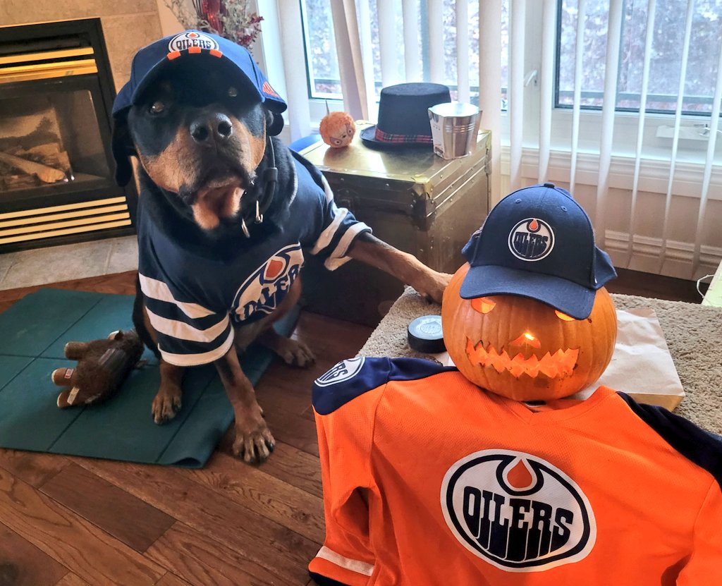 That time Kuno carved had Connor McPumpkin come visit. 🏒

#GoOilers

#dogsofX