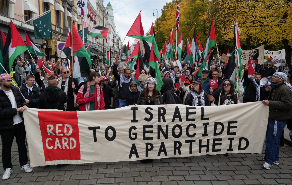 Qnewsegy's tweet image. 🔴 Pro-Palestinian demonstrations erupt in Oslo as Norway hosts Israel in FIFA World Cup qualifier

#FIFA #norway #oslo
#WorldCupQualifiers
#Q_News