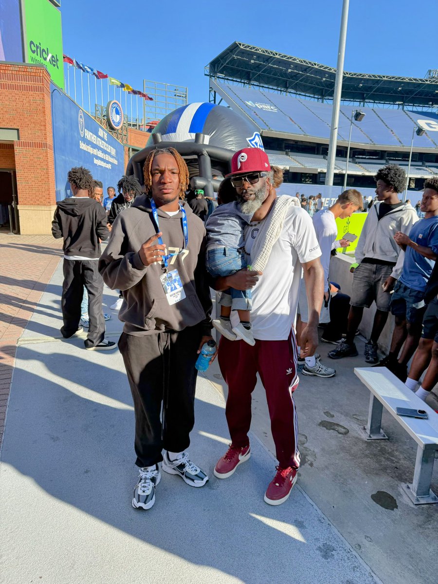 🙏🏾. Blessed to meet NFL Hall of Fame Safety <a href="/TwentyER/">Ed Reed</a> Ed Reed-he spoke life and blessings over my career and journey… and he already knew my city 💯 #TheRock #FootballCityUSA #Faith #Purpose

<a href="/RHHSBearcatsFB/">Rock Hill Football</a> <a href="/BoulwareLeon/">Coach Boulware</a> <a href="/hopo125/">Tyrone Hopper (Recruiting Coach)</a> <a href="/cmacc16/">Coach Macc</a>