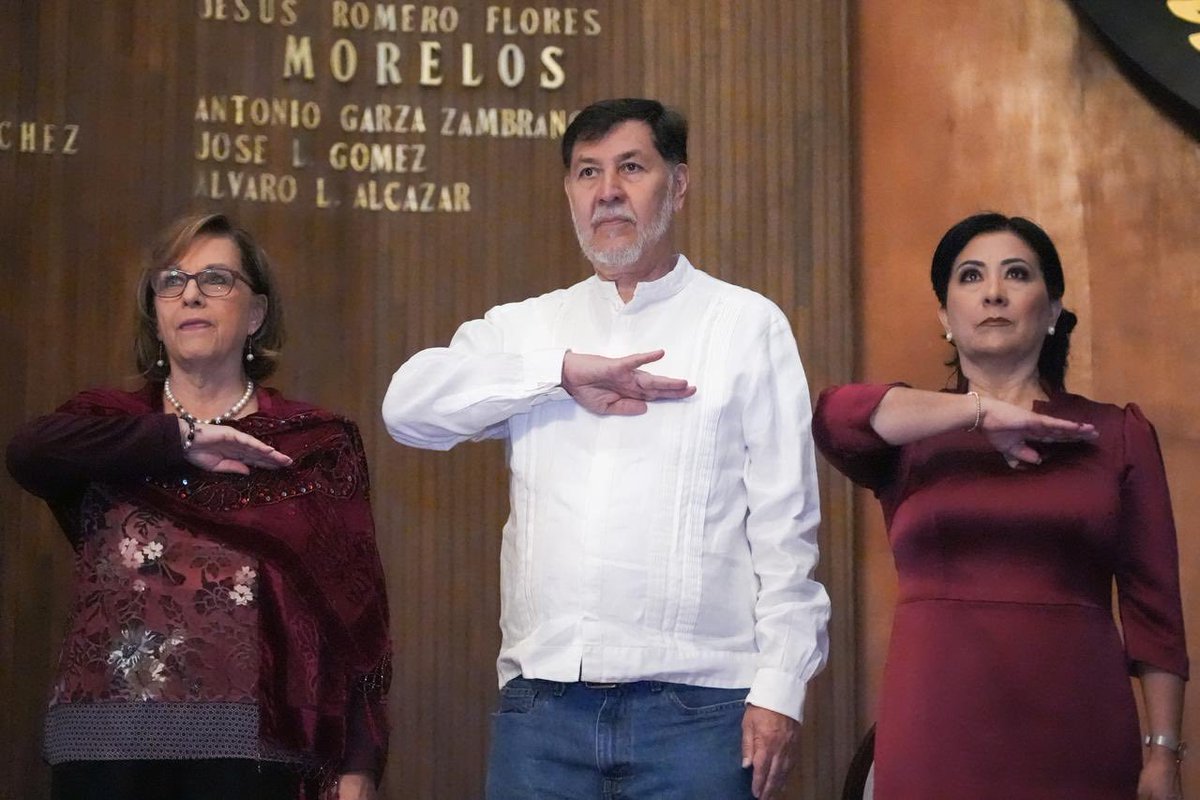 El dedo meñique se sube solo para tomar el té, no para saludar a la bandera. Este ya se siente inglés.