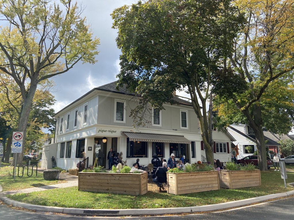 andrew_pask's tweet image. Another great example of a new use for an old corner store: Pique-nique in #StCatharines ON, a popular little bakery, cafe and wine bar, tucked away in a residential neighborhood.