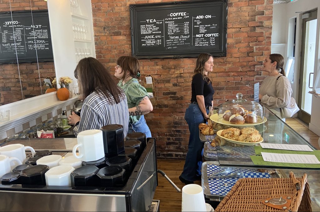 andrew_pask's tweet image. Another great example of a new use for an old corner store: Pique-nique in #StCatharines ON, a popular little bakery, cafe and wine bar, tucked away in a residential neighborhood.
