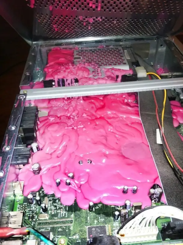 cqcqcqdx's tweet image. PSA: Do-Not put candle on hot computer.⚠️