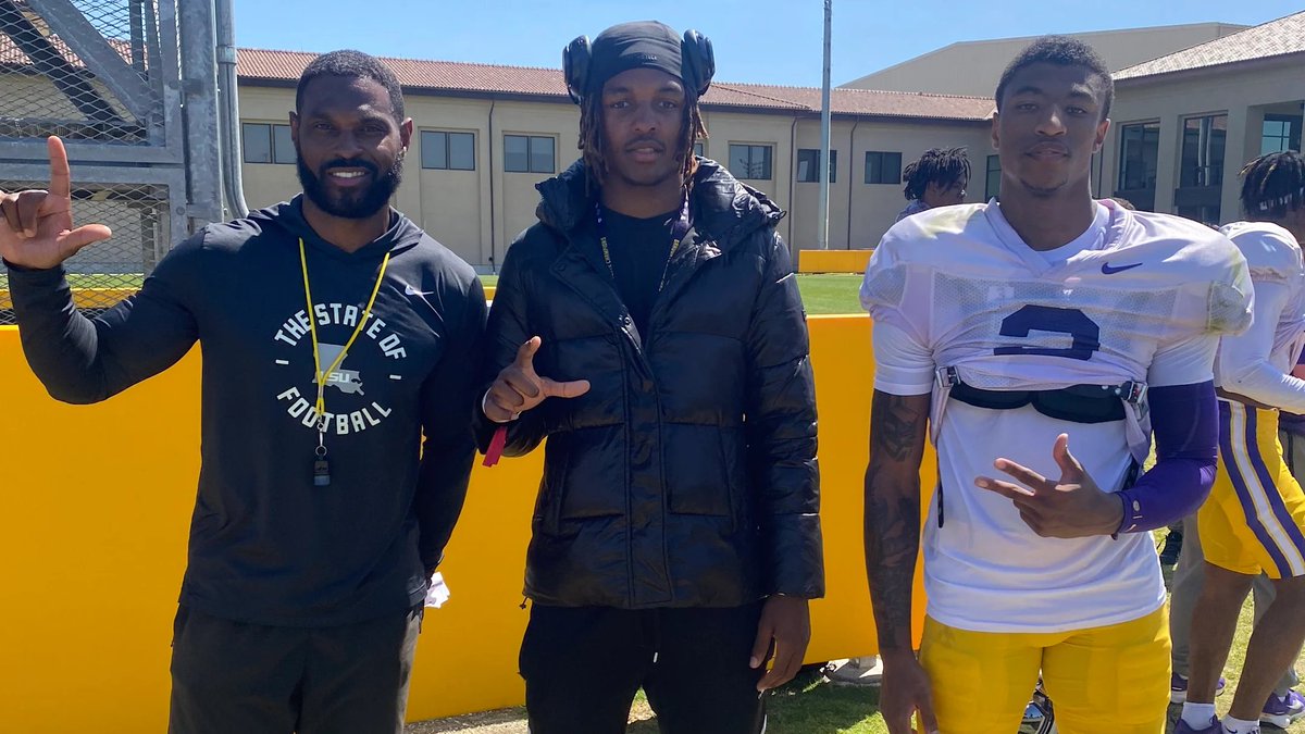 LSUTigersSI's tweet image. Cecilia (La.) four-star wide receiver Braylon Calais is expected to be back in Baton Rouge on Saturday for the LSU Tigers' Week 7 matchup against the South Carolina Gamecocks.
What's the buzz on Calais?
More: si.com/college/lsu/re…