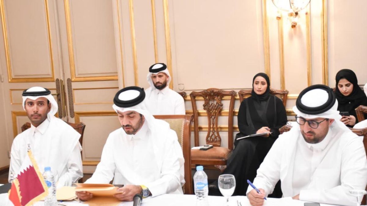 lebynews's tweet image. توفي ثلاثة أعضاء من الوفد القطري المشارك في محادثات السلام في شرم الشيخ المصرية مساء السبت الأحد، بحسب وسائل إعلام محلية، وذلك خلال حادث سير
#قطر #شرم_الشيخ