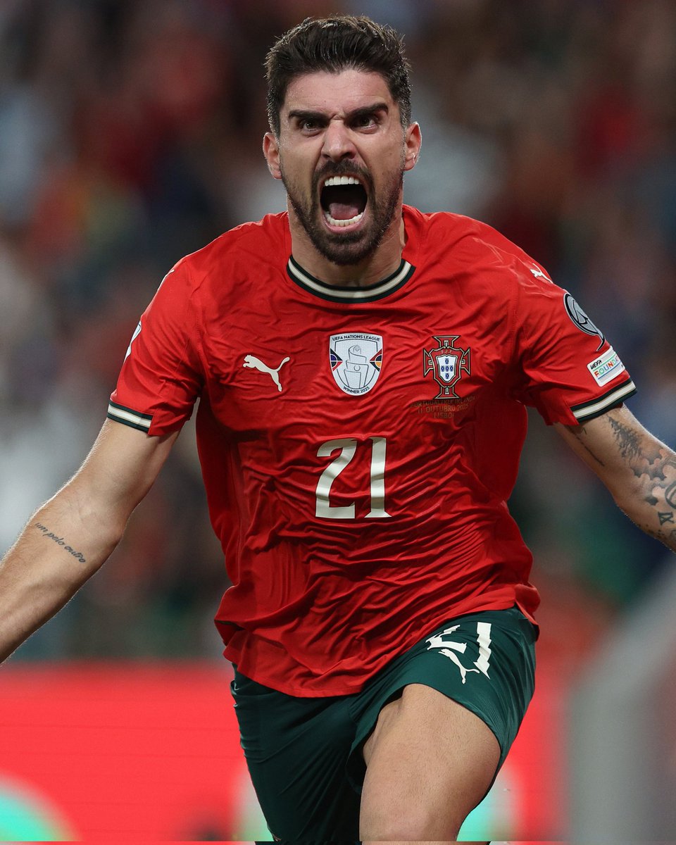 selecaoportugul's tweet image. People don&apos;t understand how important this win is for Portugal.

They struggle against low blocks every time and for the first time in ages they&apos;ve been able to break that curse.

THIS IS PORTUGAL!!