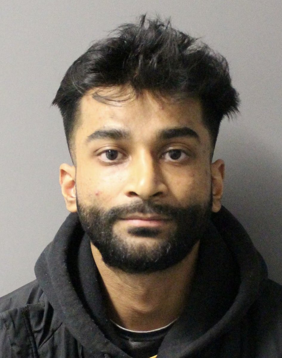 IndianInvasionN's tweet image. 🇬🇧 #UK
This is Vruj Patel (L) of east London. He&apos;s just been jailed for raping a child. He was sentenced to 22 years in jail, costing taxpayers £1million+

His brother, Kishan Patel (R), got 15 months for filming the abuse on his phone

Why are Indians like this?