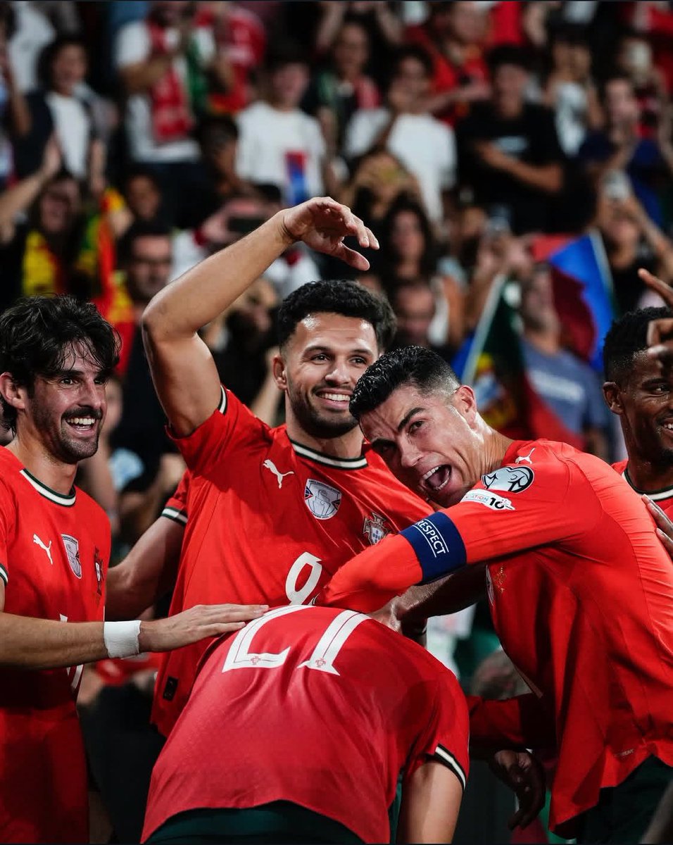 selecaoportugul's tweet image. People don&apos;t understand how important this win is for Portugal.

They struggle against low blocks every time and for the first time in ages they&apos;ve been able to break that curse.

THIS IS PORTUGAL!!