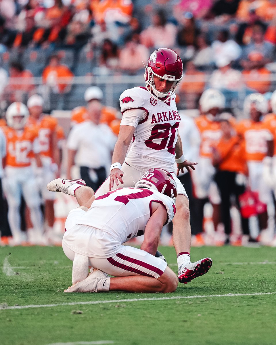 RazorbackFB's tweet image. Hogs in the half 🐗