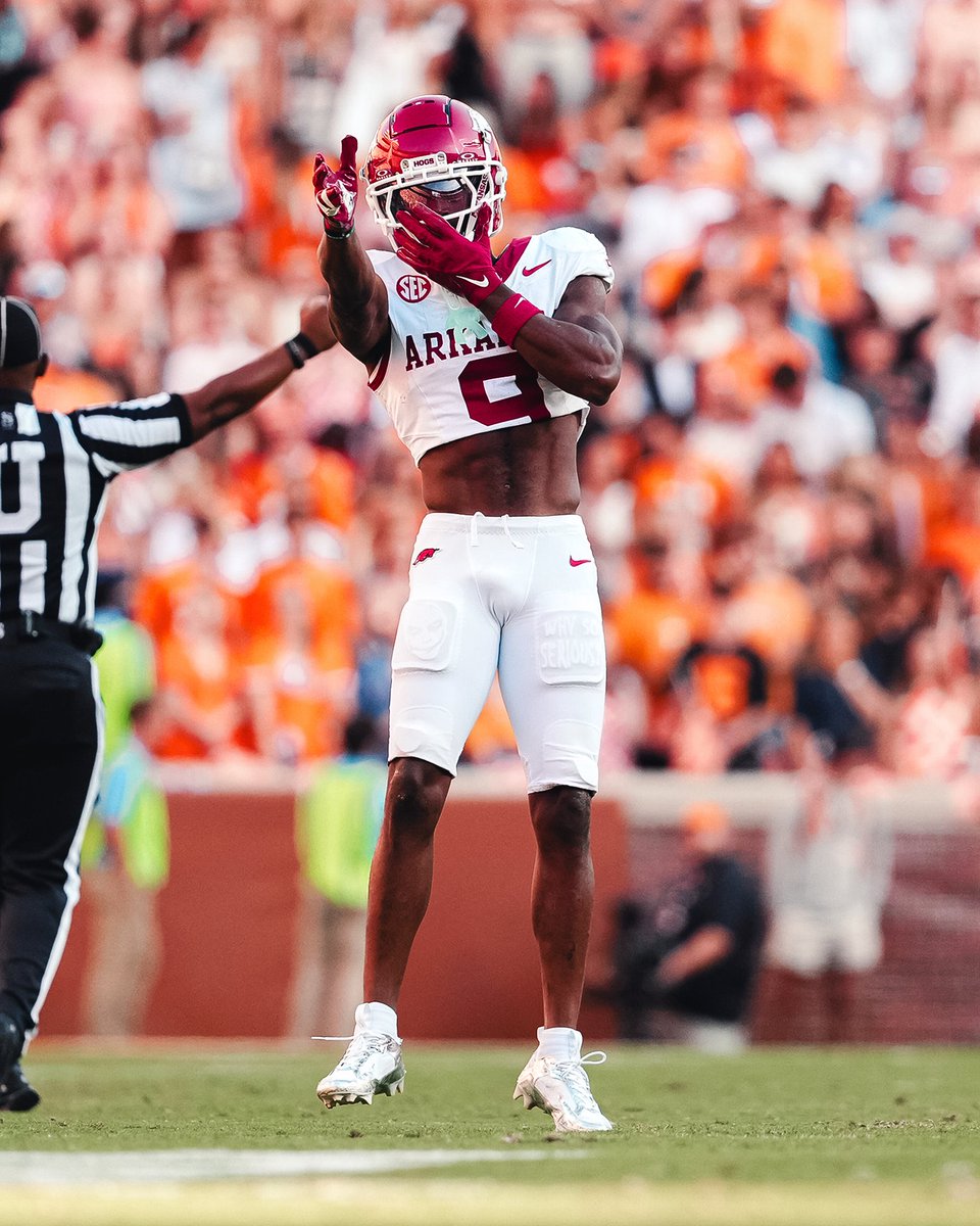 RazorbackFB's tweet image. Hogs in the half 🐗