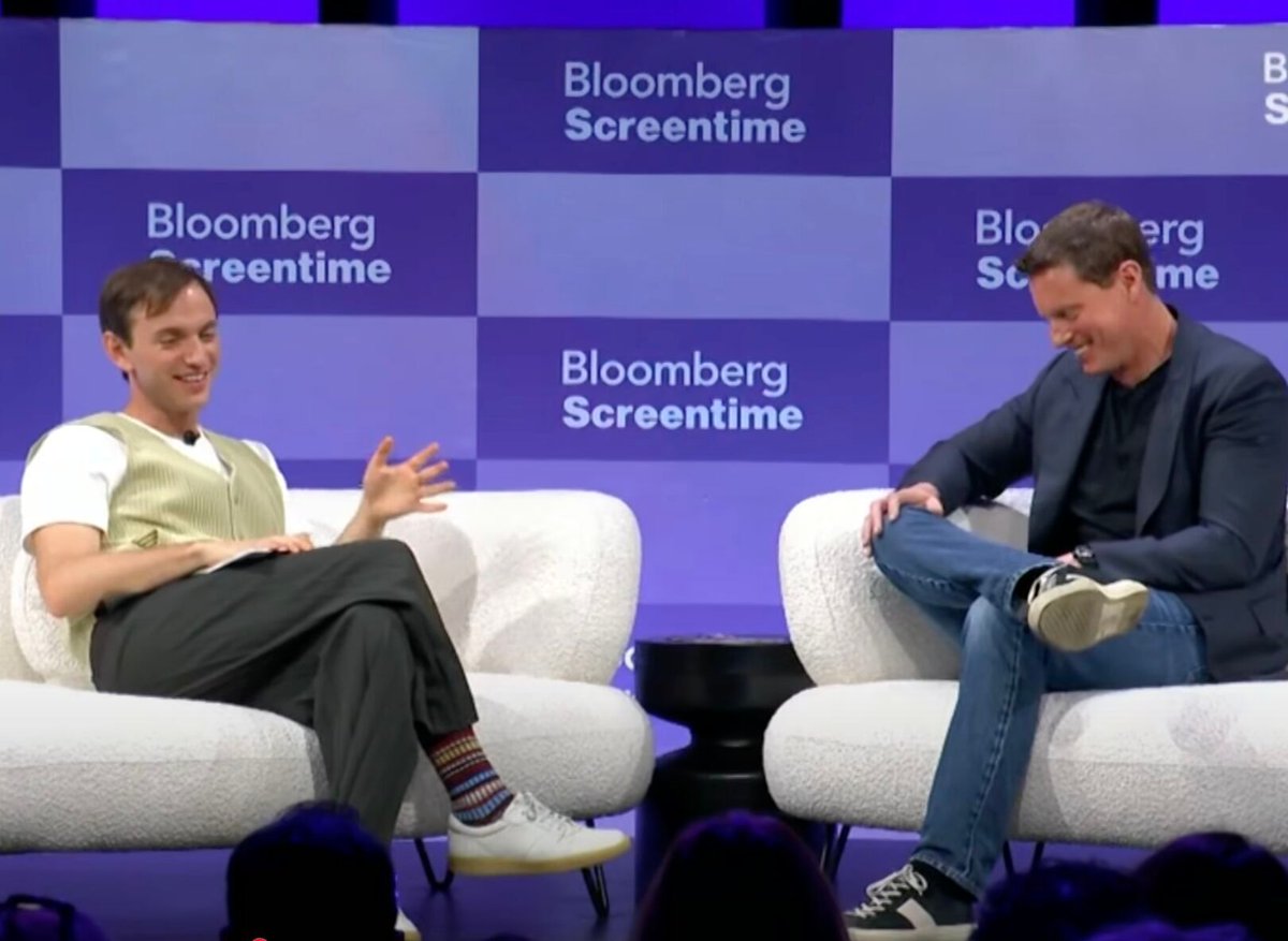 hernanlopez's tweet image. Just wrapped @Bloomberg Screentime, and @Lucas_Shaw has built something special. This isn't just another conference; it's where media executives accidentally reveal their real strategies, if you're listening closely for what's said, not said, and body language.
Lucas interviews…