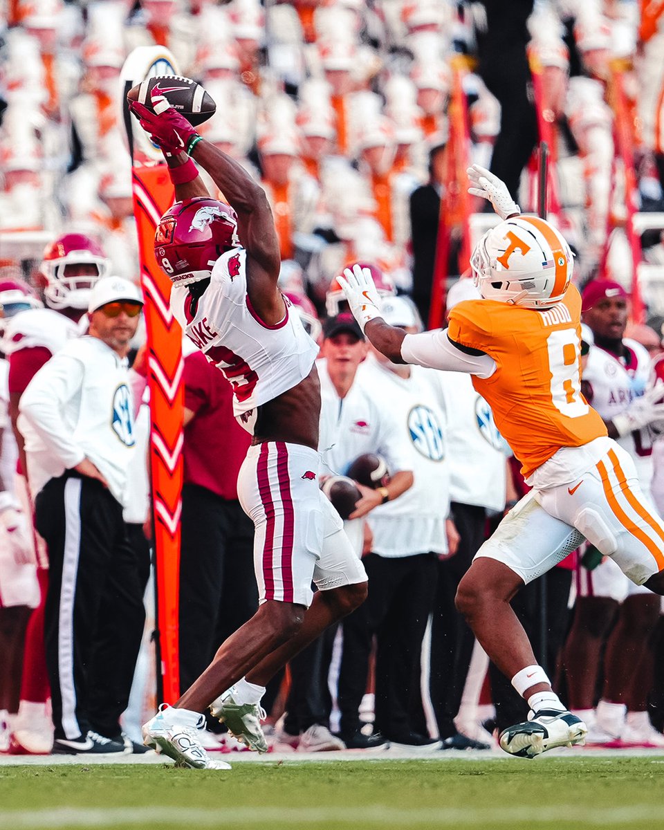 RazorbackFB's tweet image. Hogs in the half 🐗