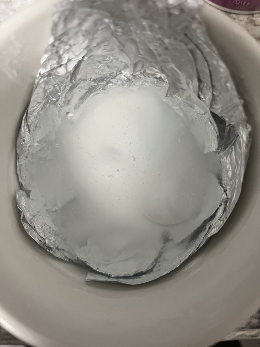 VintageCards2's tweet image. Before and after. No scratches or signs of cleaning. Use any container, line with aluminum foil, fill with warm water and baking soda. Put coins in, let them sit for 10-20-30 minutes. Clean with a soft cloth. Repeat if needed. #silver #silversqueeze #stacking