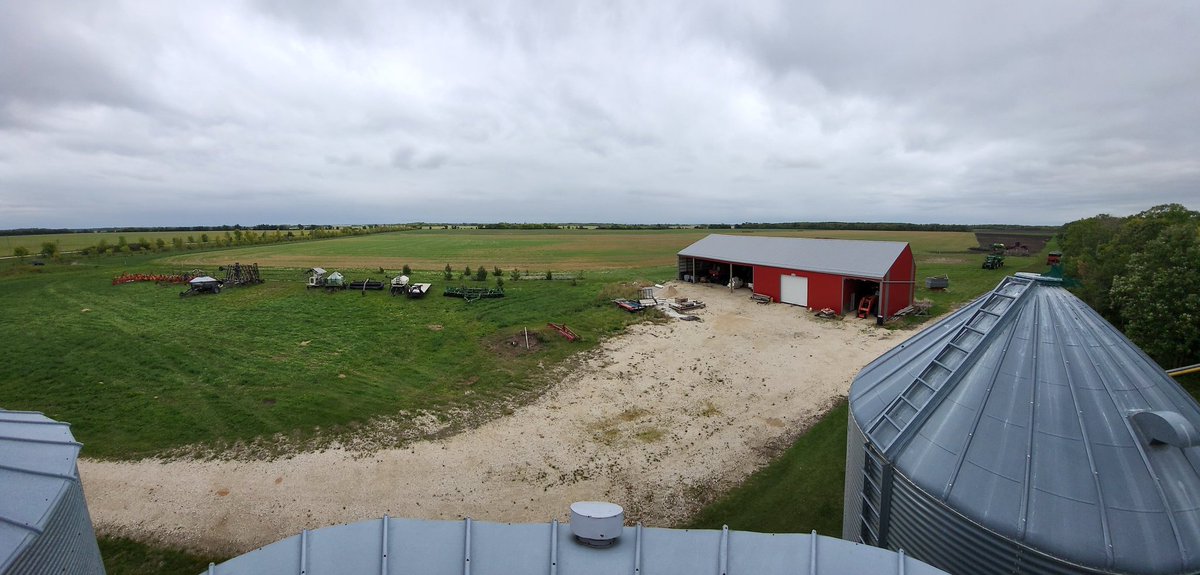 ScottFromRosser's tweet photo. @JasonHanson2028 Like so? 4 fields on a half section and some bush for grazing/wintering. Pipeline water down the center and shelterbelts on perimiter and crossence. 1 hayfield, 1 pasture, 2 in crop. Rotating over time as needed. Likely a section would be the right size to have more flexibility. https://t.co/JIK3aBd45n