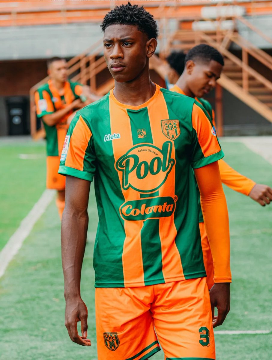 ⚔️🇨🇴 Juan Quejada, entre los jugadores de Envigado, vs Tolima:

➜ 1º en quites [4]
➜ 1º en duelos ganados [5/9]
➜ 1º en pases al último tercio [8]
➜ NO FUE GAMBETEADO

19 años.🪄